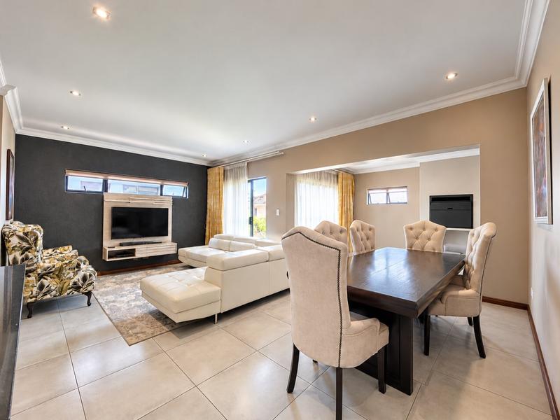 3 Bedroom Property for Sale in Gateway Manor North West
